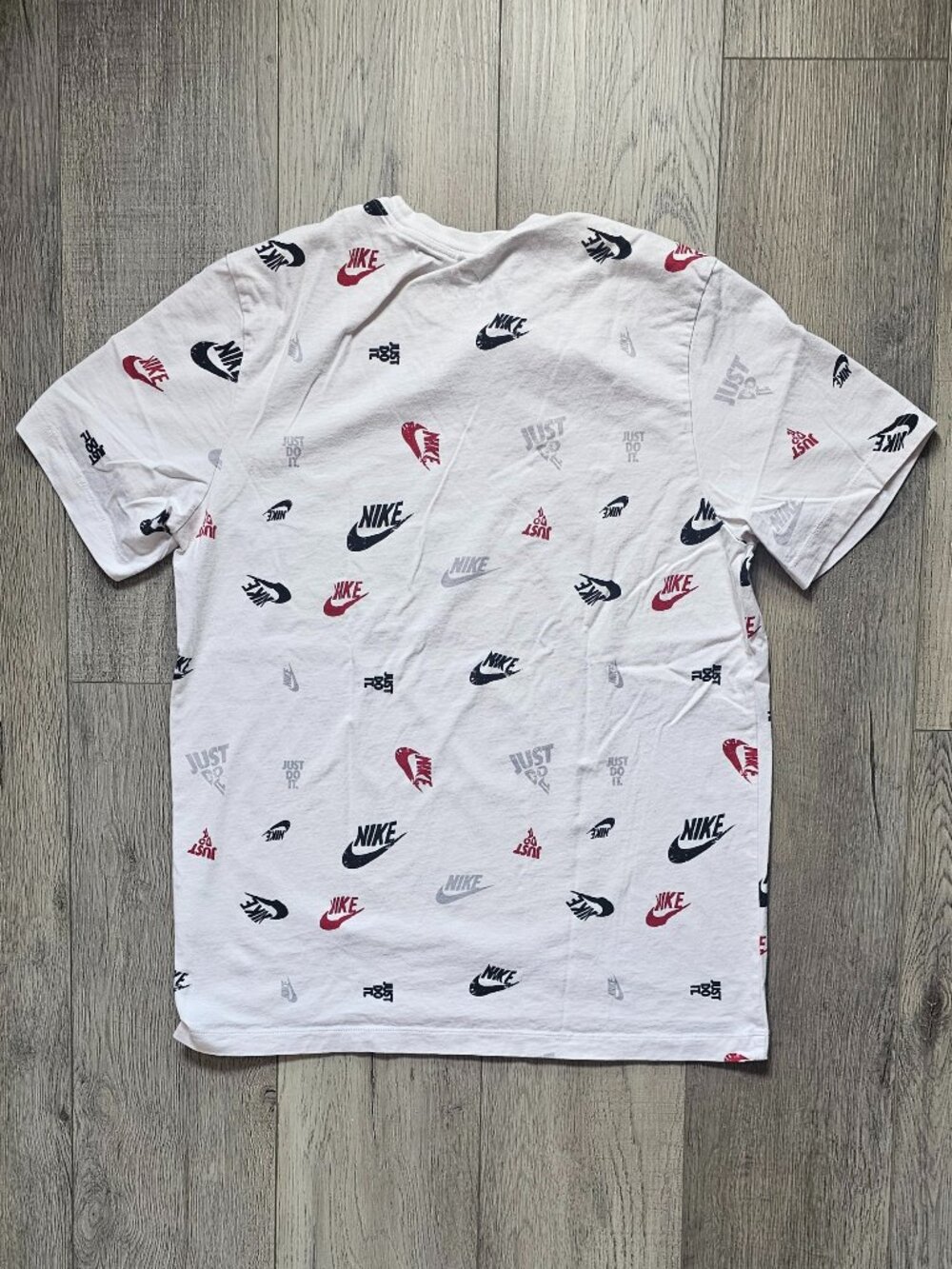 Nike Men´s White All Over Print Logo Swoosh Short Sleeve T-Shirt Size Large - Picture 5 of 7